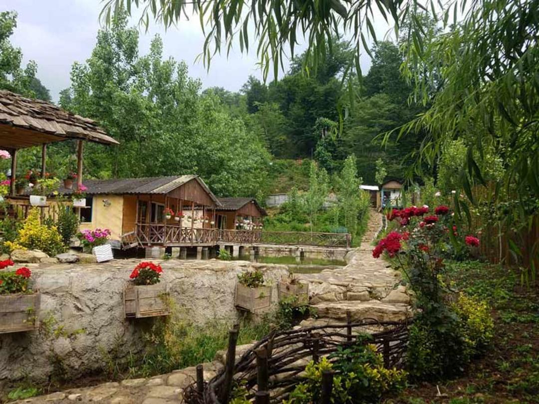کلبه های چوبی اقامتگاه بومگردی کلبه عادل