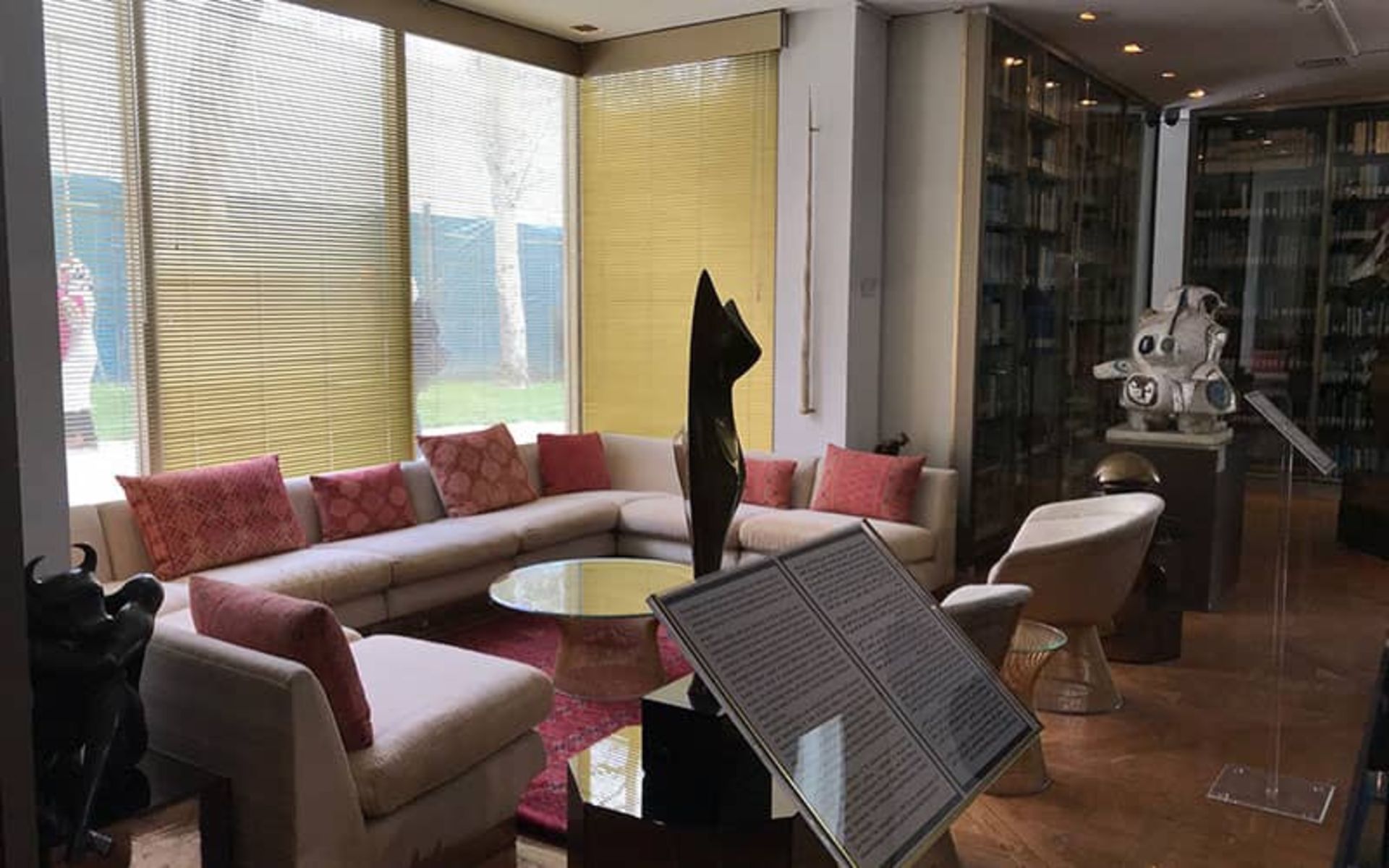 موزه کتابخانه اختصاصی نیاوران