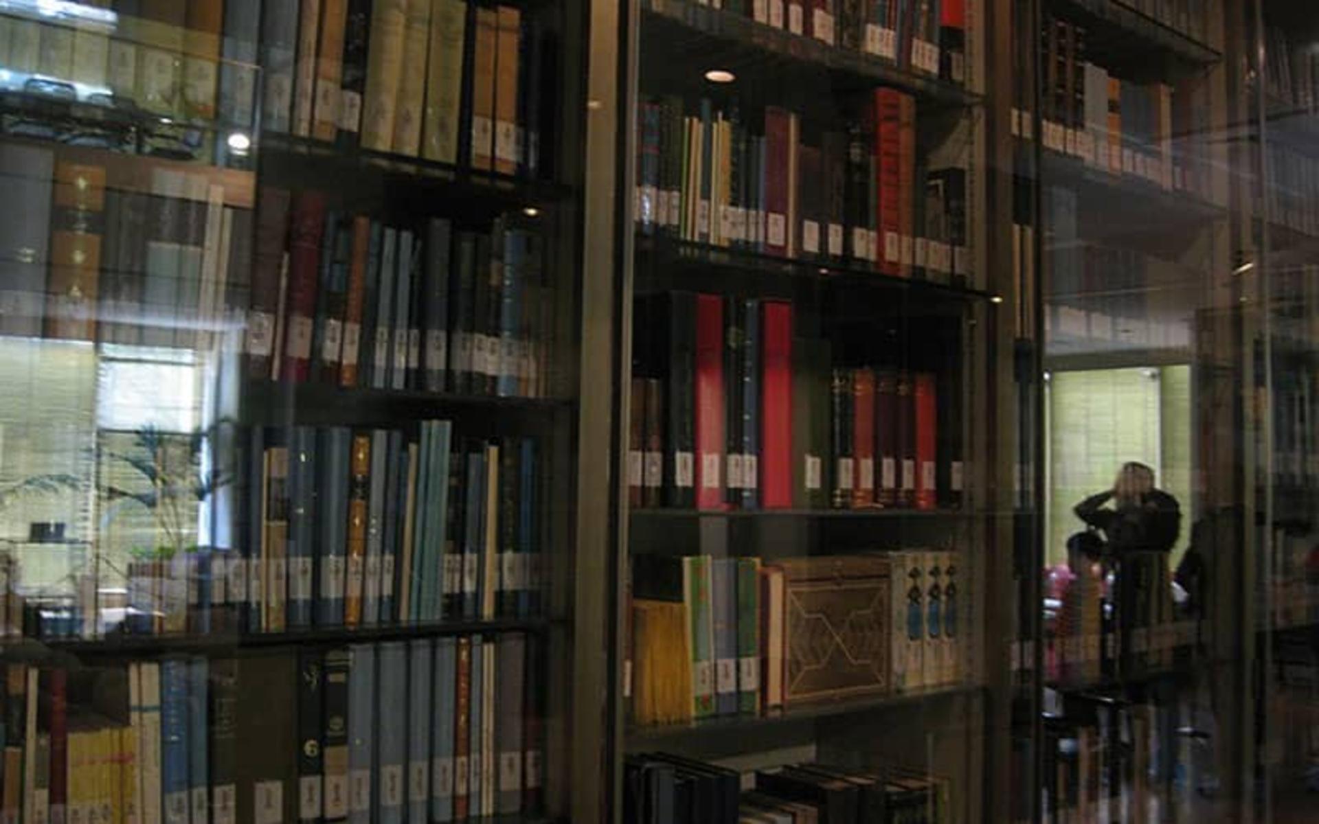 موزه کتابخانه اختصاصی نیاوران