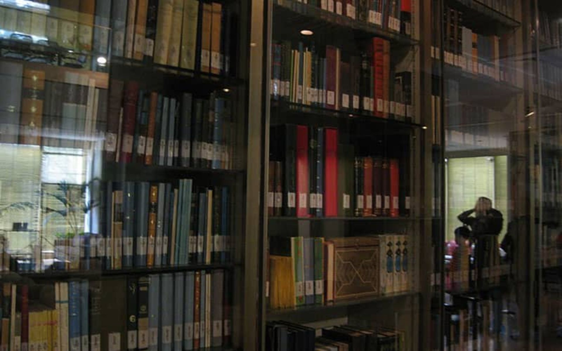 موزه کتابخانه اختصاصی نیاوران