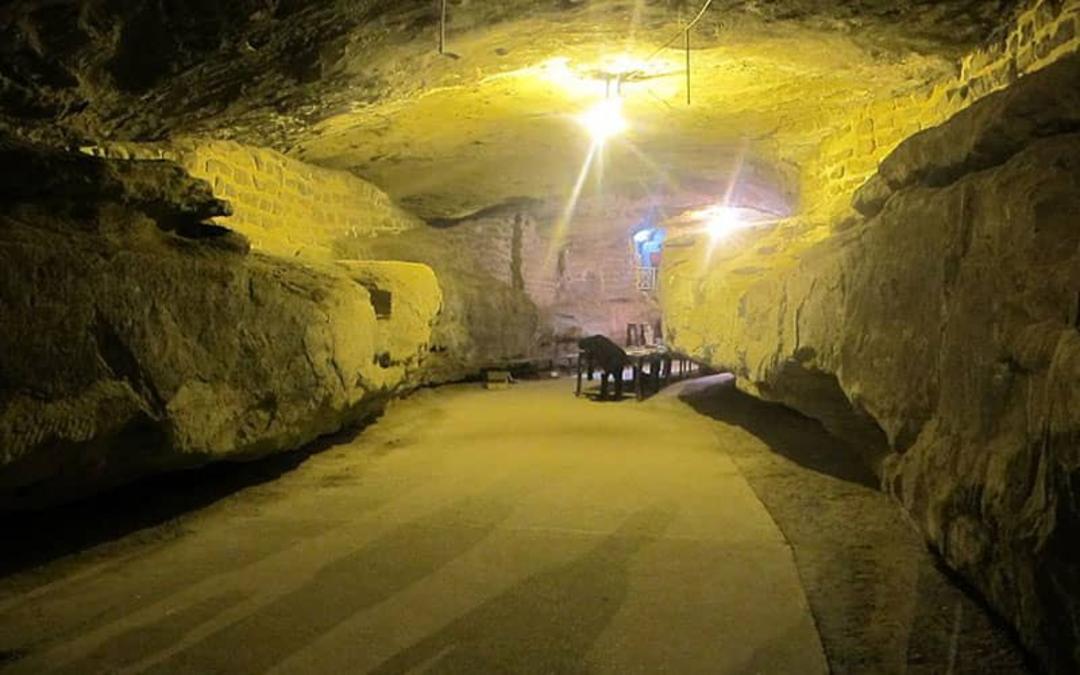 تونل بزرگی در حال ساخت با چند روشنایی