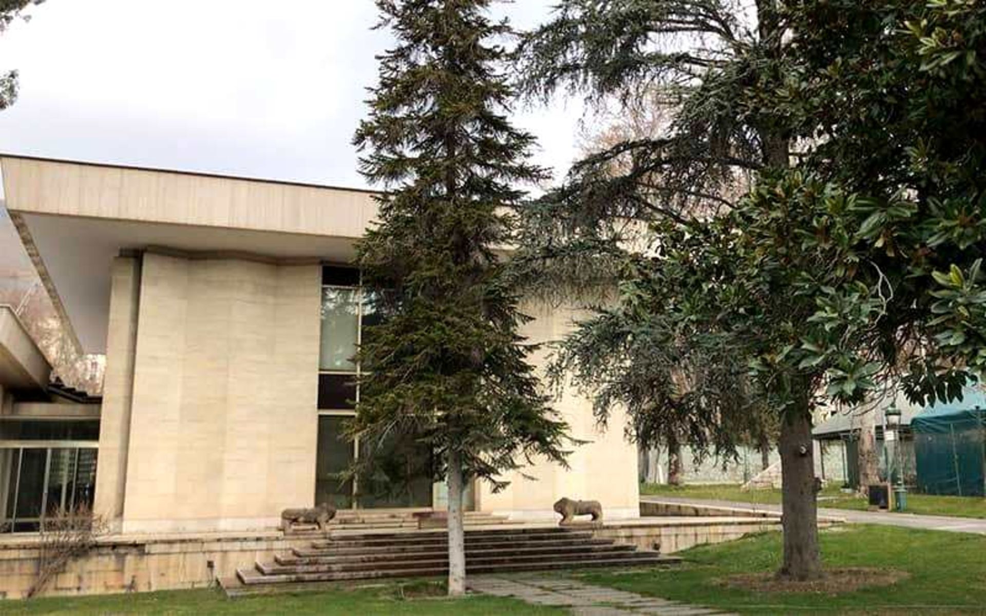 موزه کتابخانه اختصاصی نیاوران