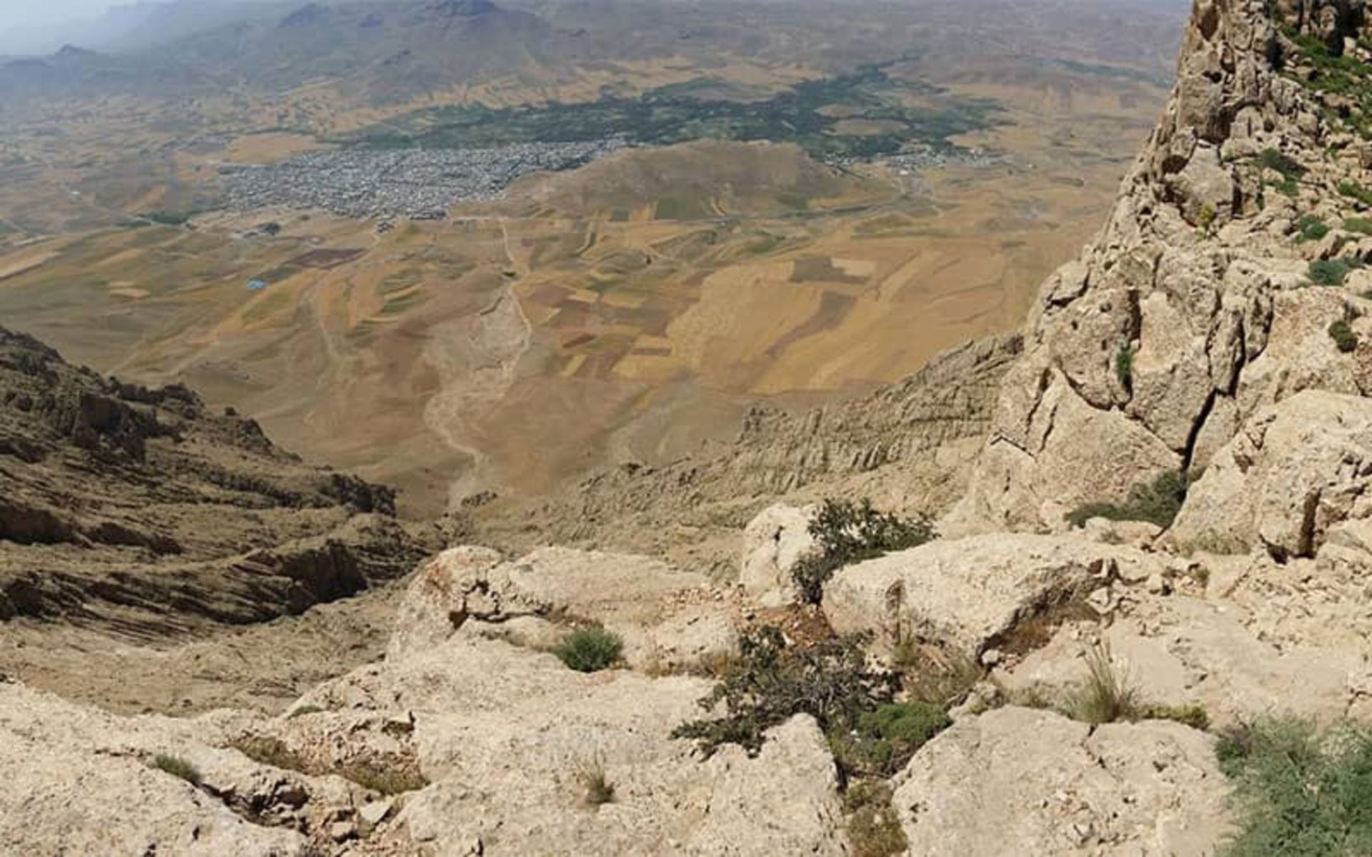 چشم انداز شهر از بالای کوه