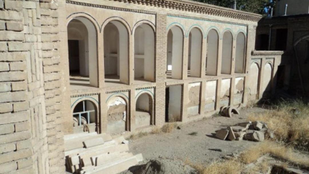 حیاط و طبقات خانه مصری بروجرد