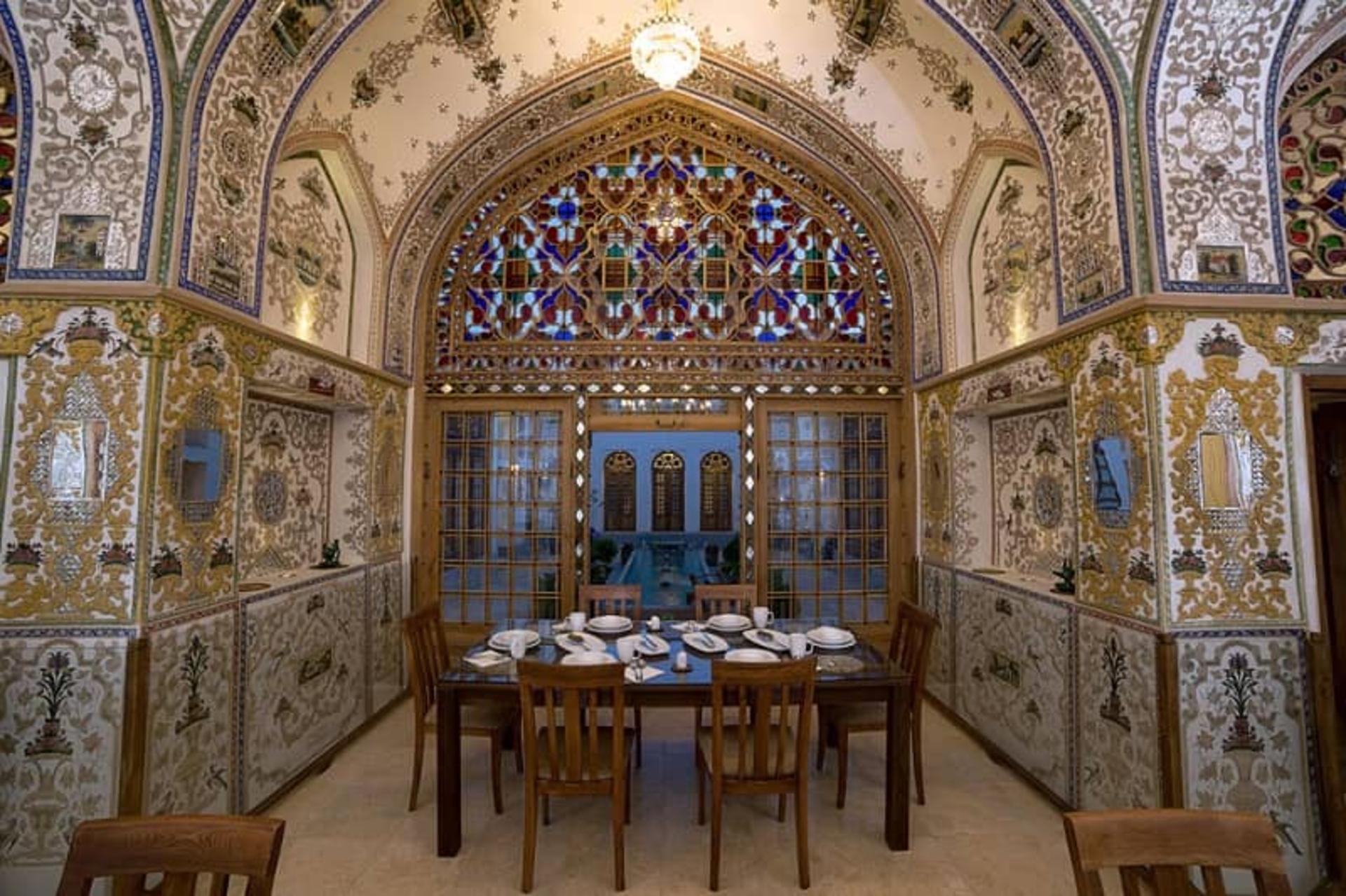 داخل خانه تاریخی کیانپور