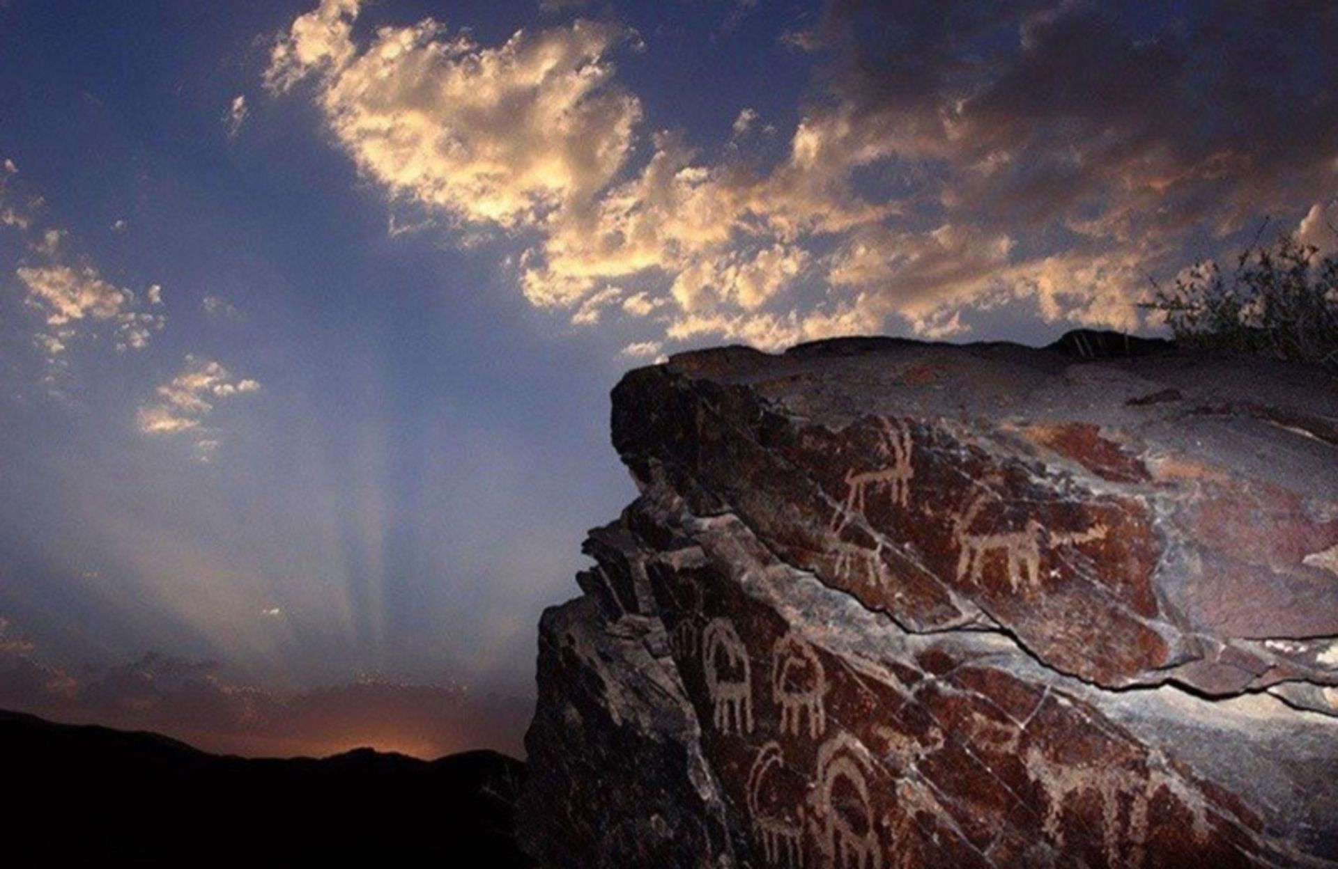 تنگه غرقاب در شب
