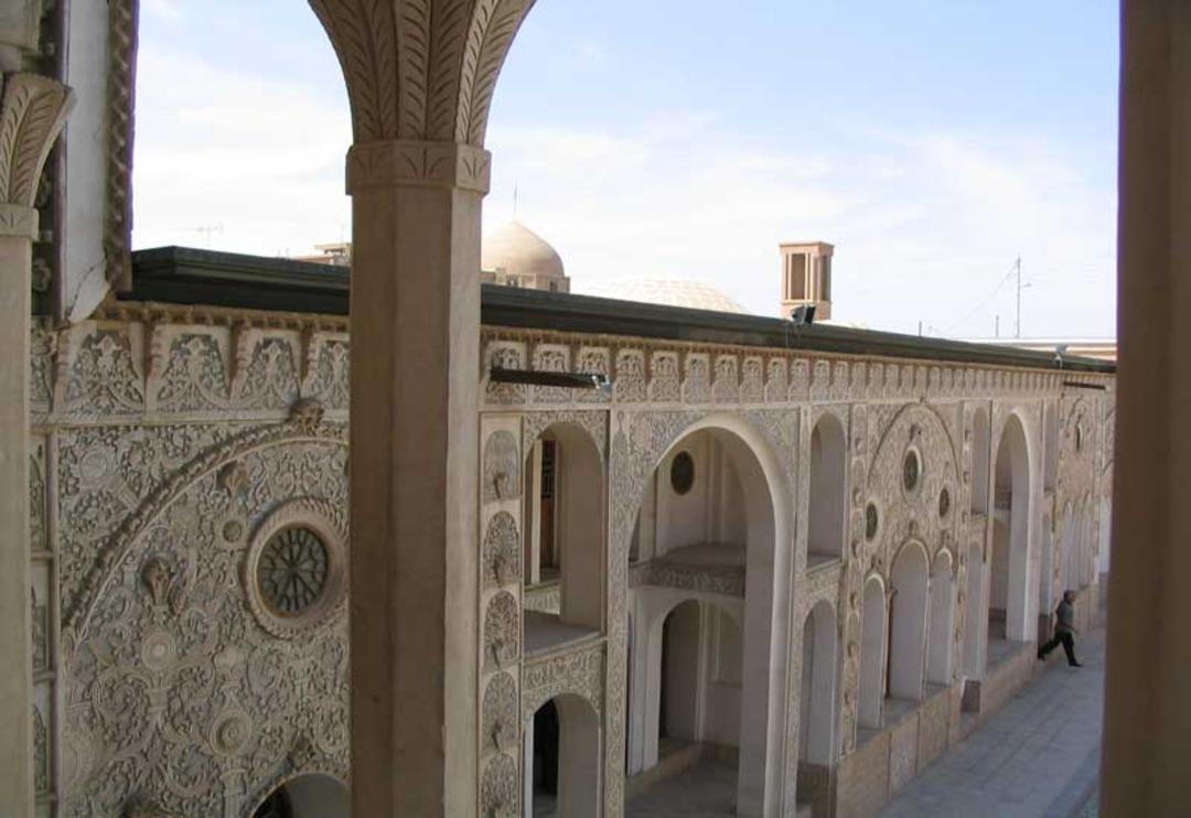 ایوان خانه طباطبایی ها
