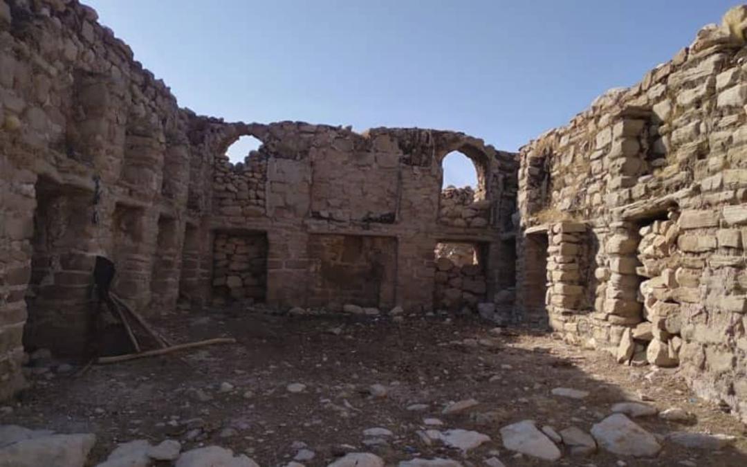 بقایای سازه ای تاریخی از 