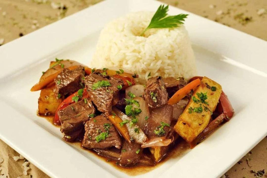 Lomo Saltado، از غذاهای پرو