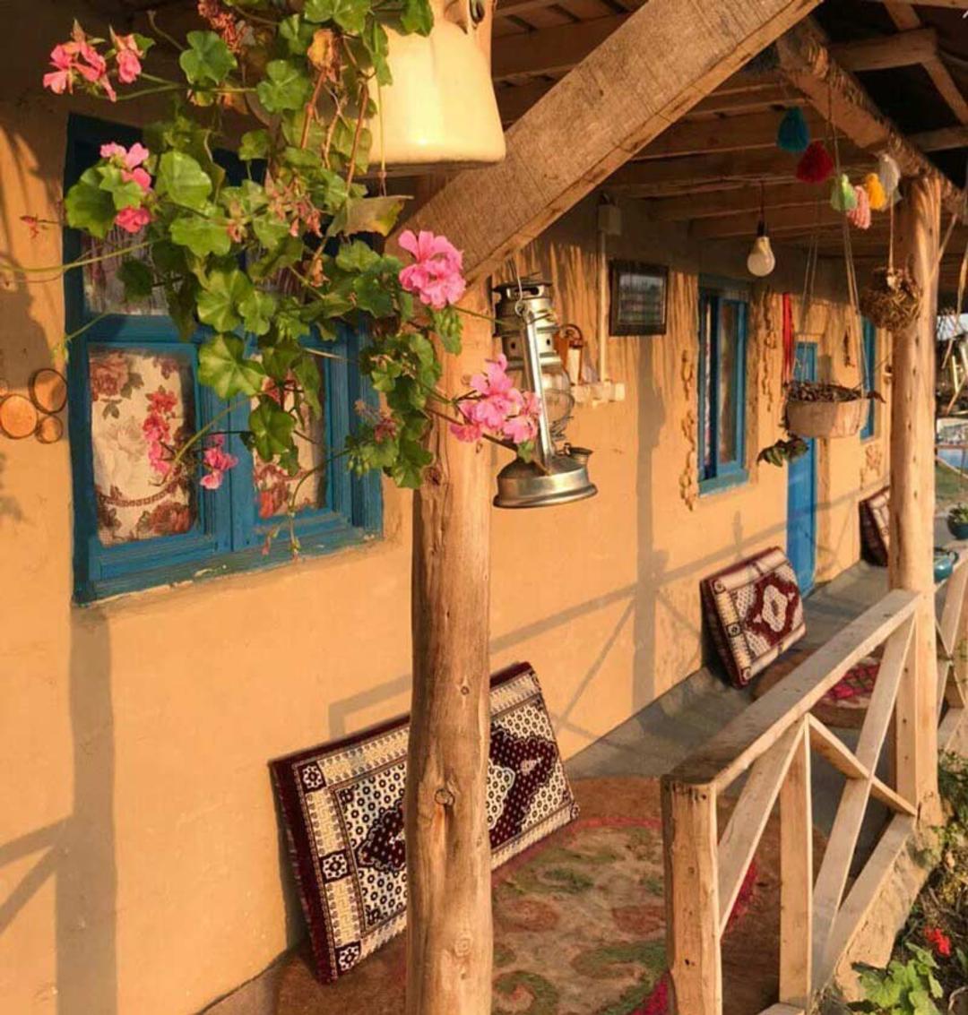 ایوان سنتی اقامتگاه بومگردی گالش منزل ساری