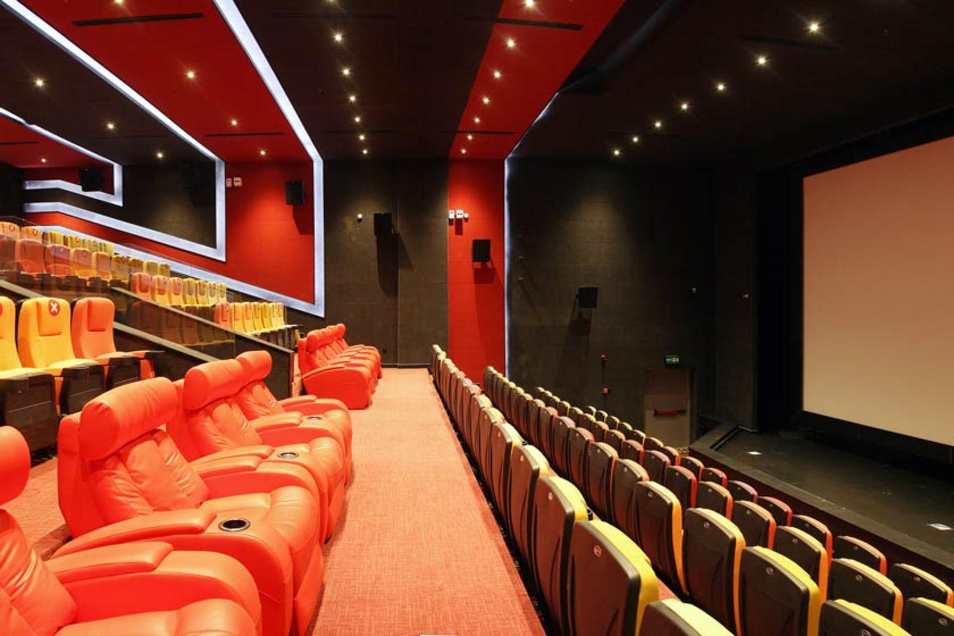 ردیف‌های صندلی در سینماهای هدیش مال تهران