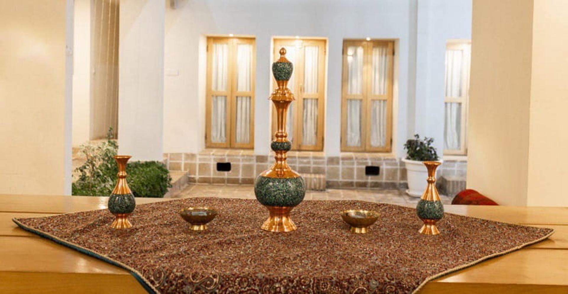 محوطه اقامتگاه بوم گردی قائلی