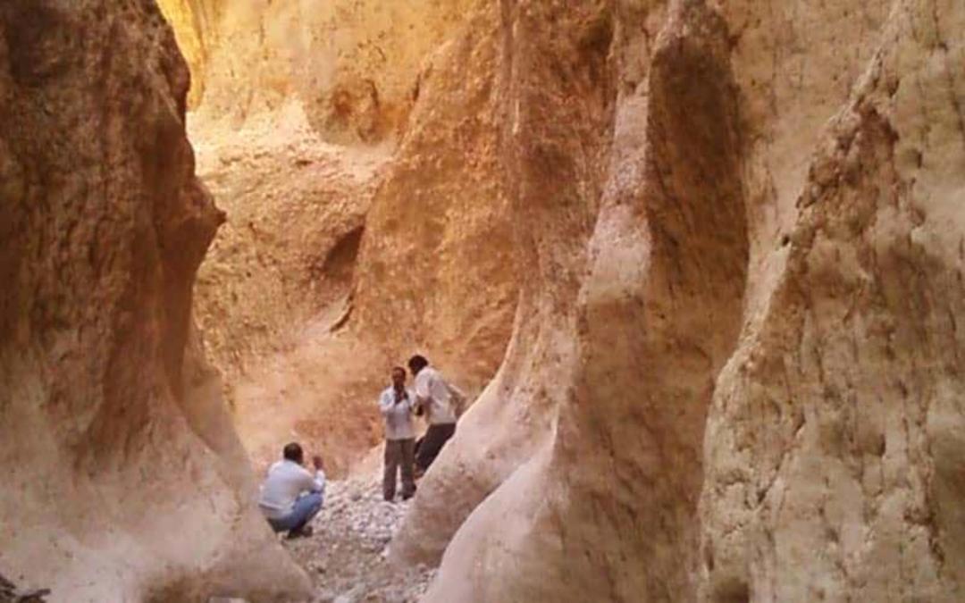 سه نفر در دره سنگاب بیشه در