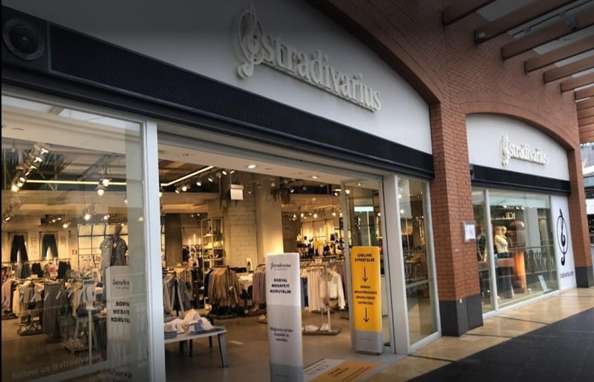مرکز خرید فروم استانبول برند پوشاک Stradivarius