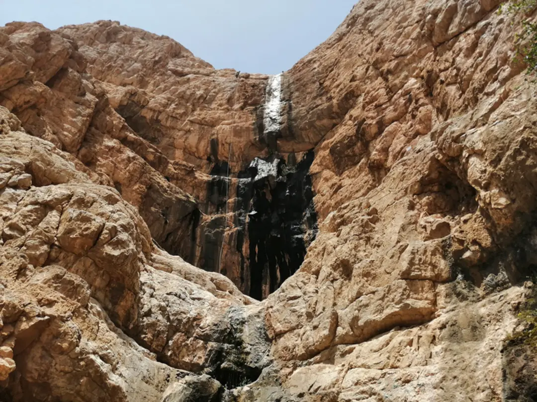 نمایی از چشمه لادر در کوه