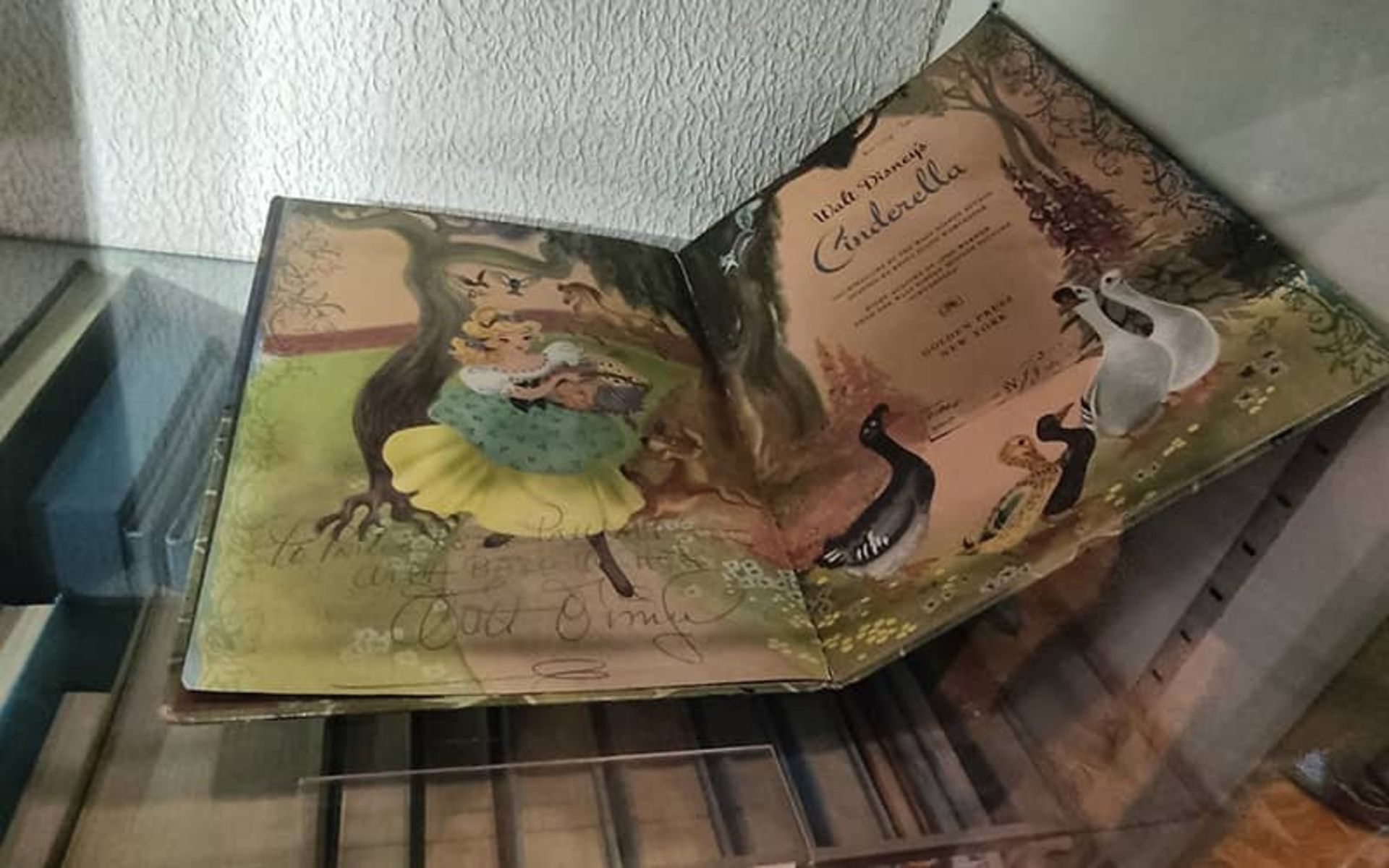 موزه کتابخانه اختصاصی نیاوران