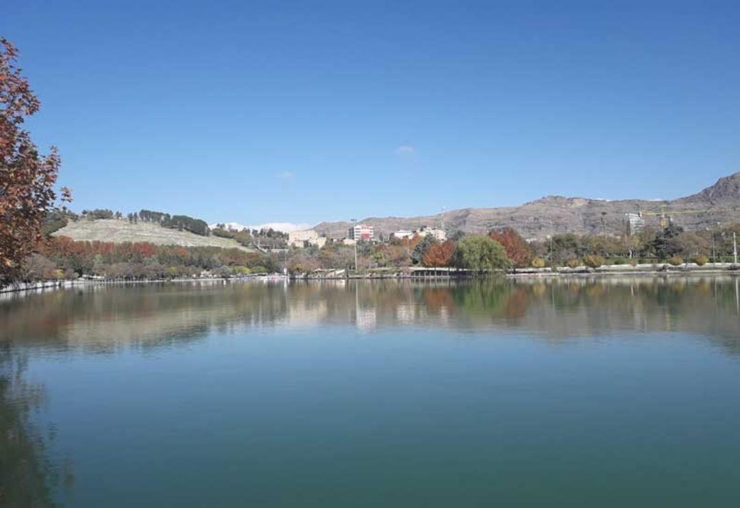 کوه‌های اطراف دریاچه کیو