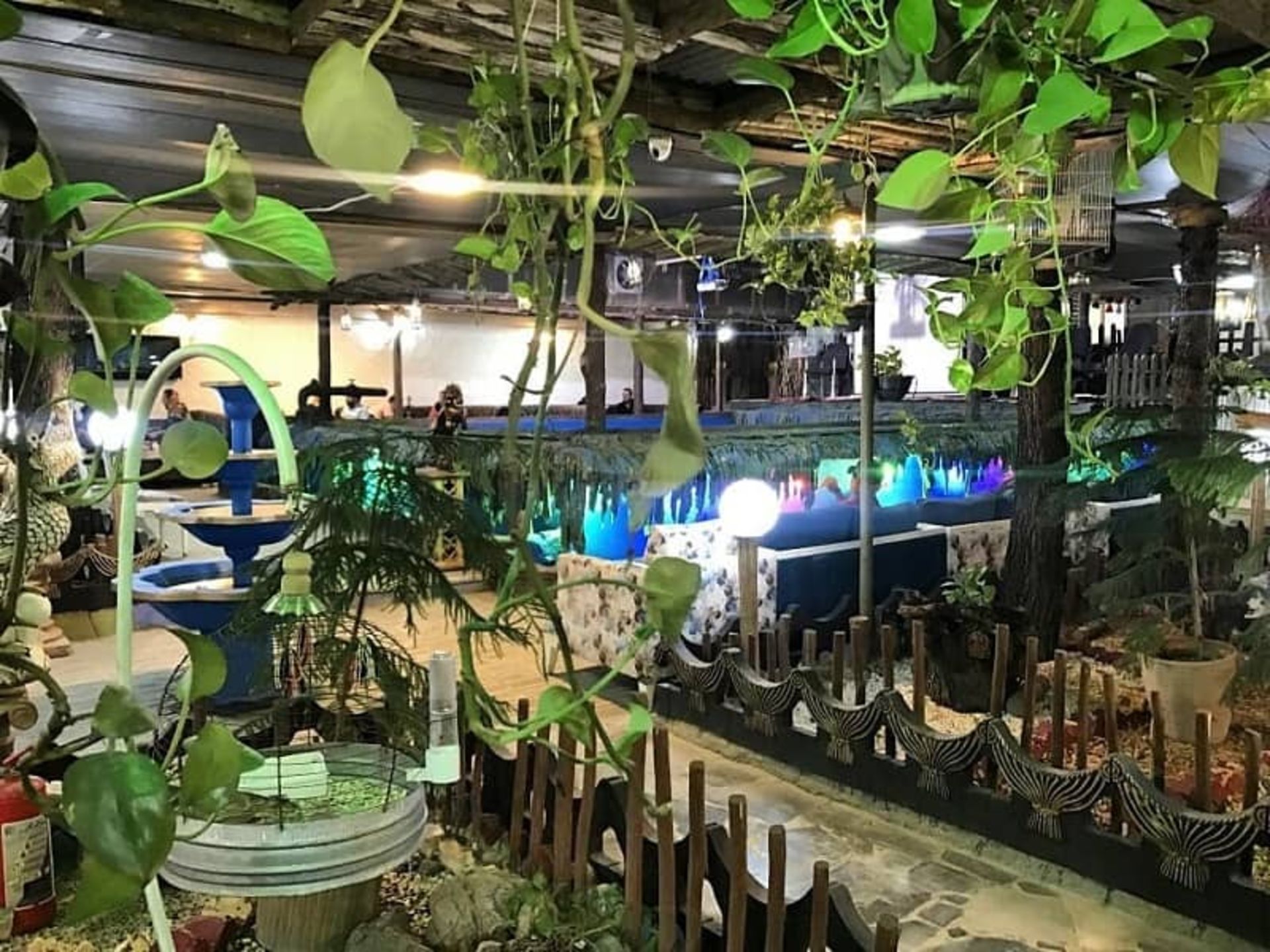  باغ رستوران همیشگی اصفهان
