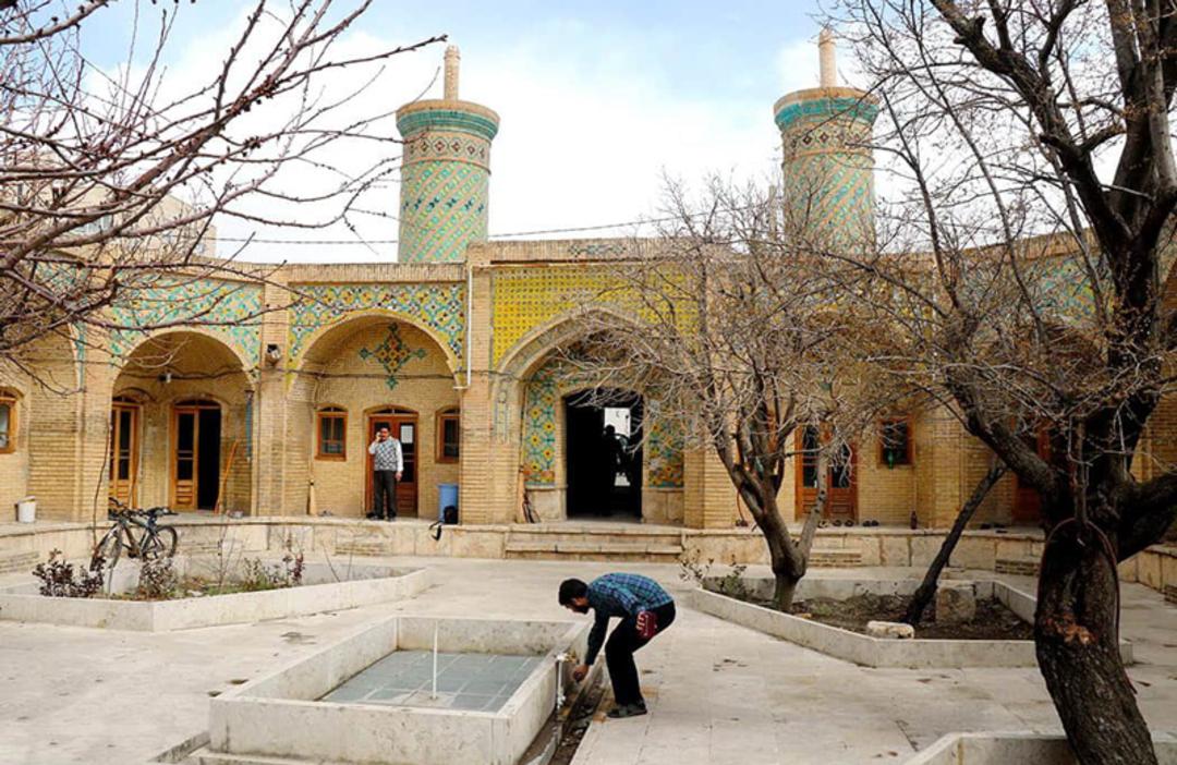 حیاط مسجد خانم زنجان