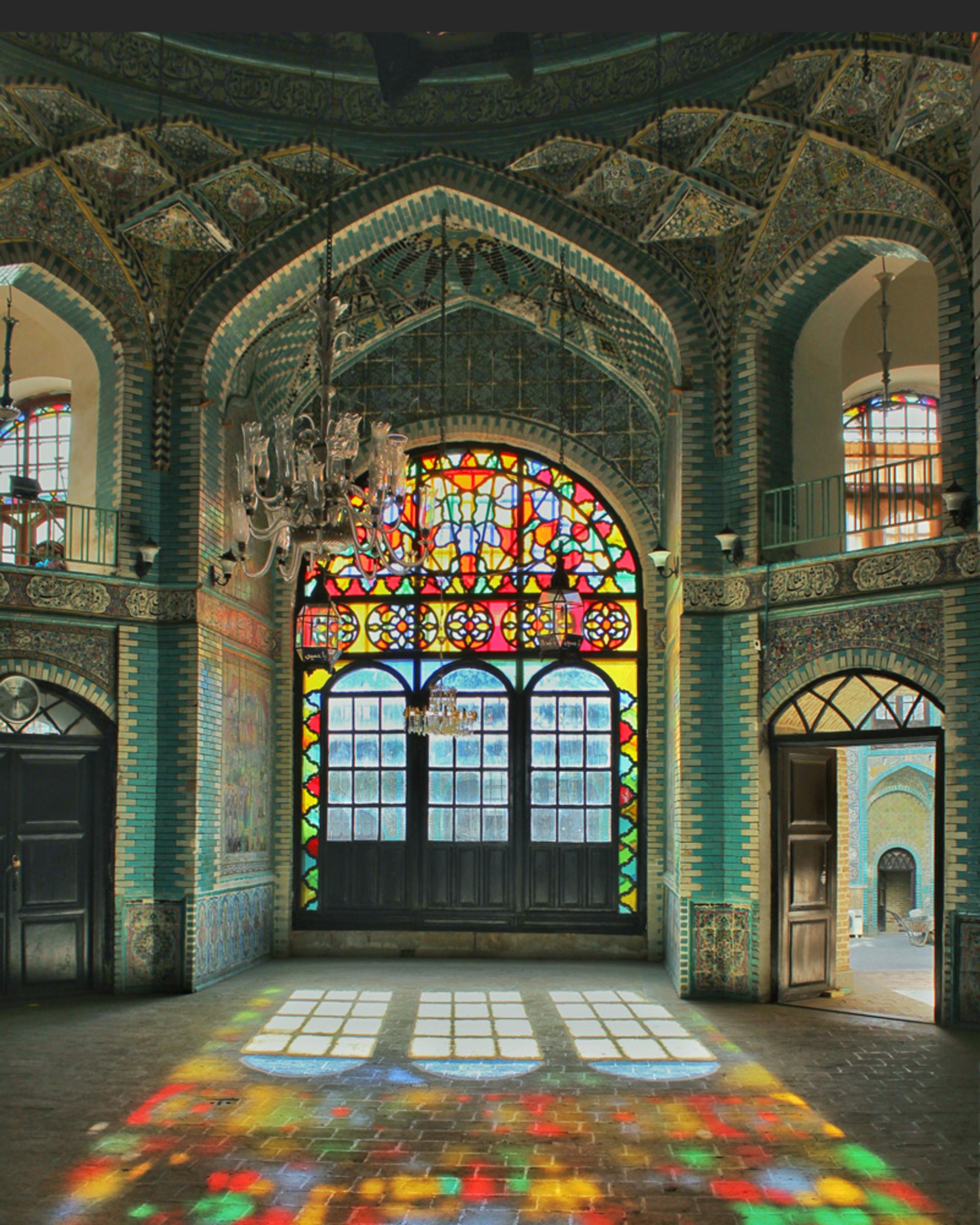 معماری داخلی تکیه معاون الملک