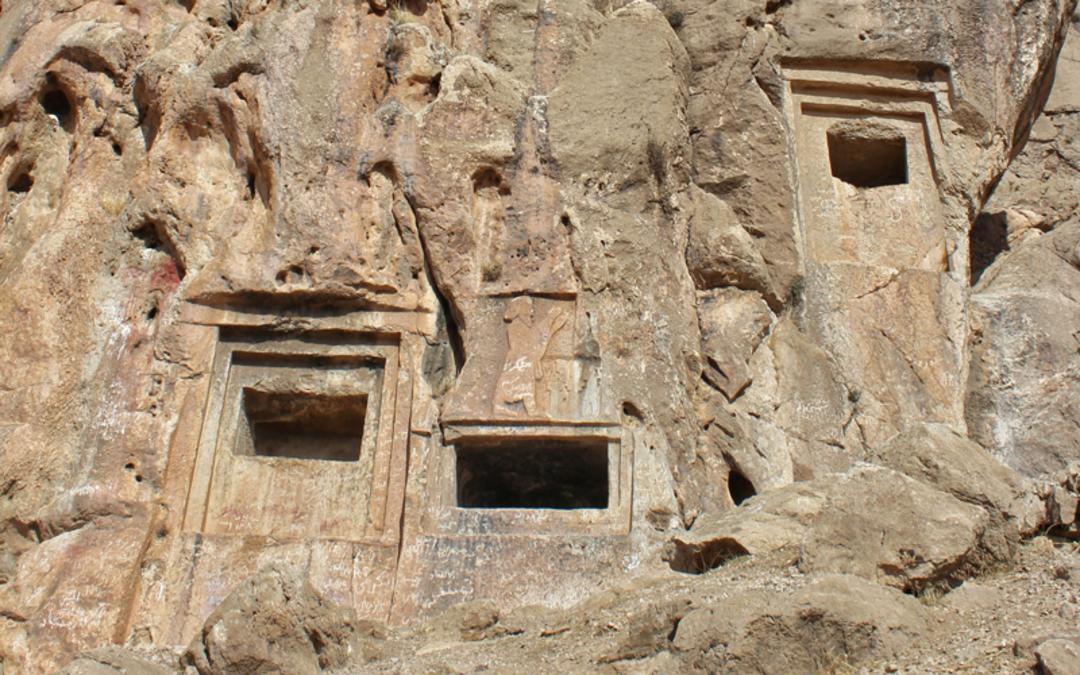 نمایی از سه گوردخمه اسحاق وند
