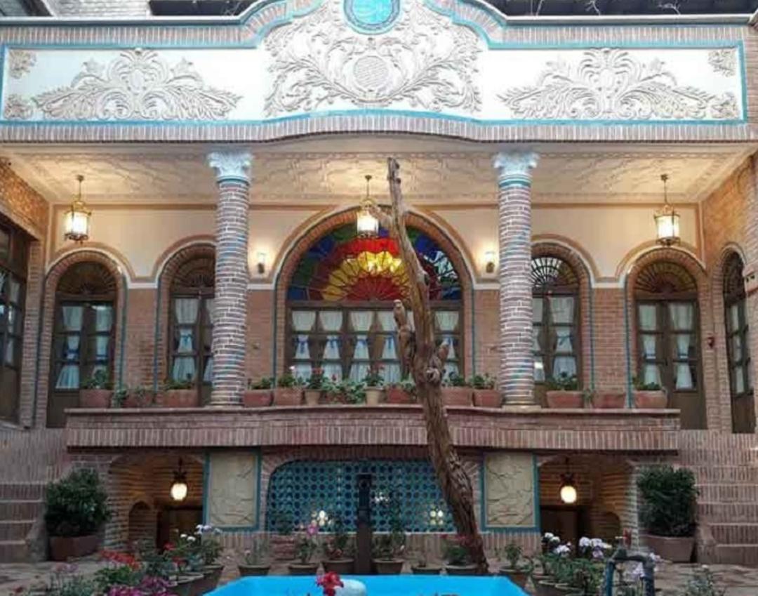 نمای دو طبقه خانه پهلوان رزاز