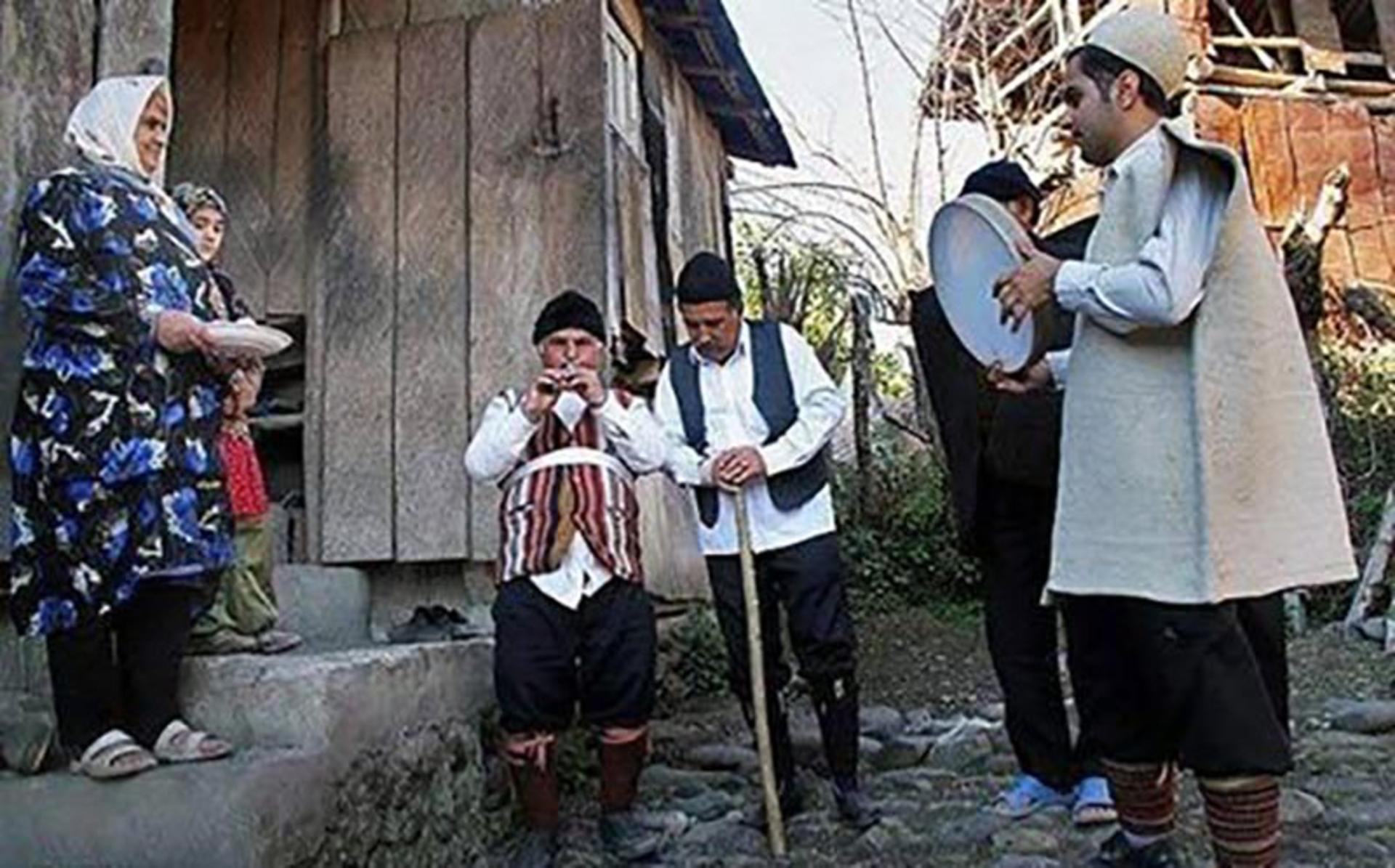 طلب عیدی نوروزخوان از صاحبخانه 