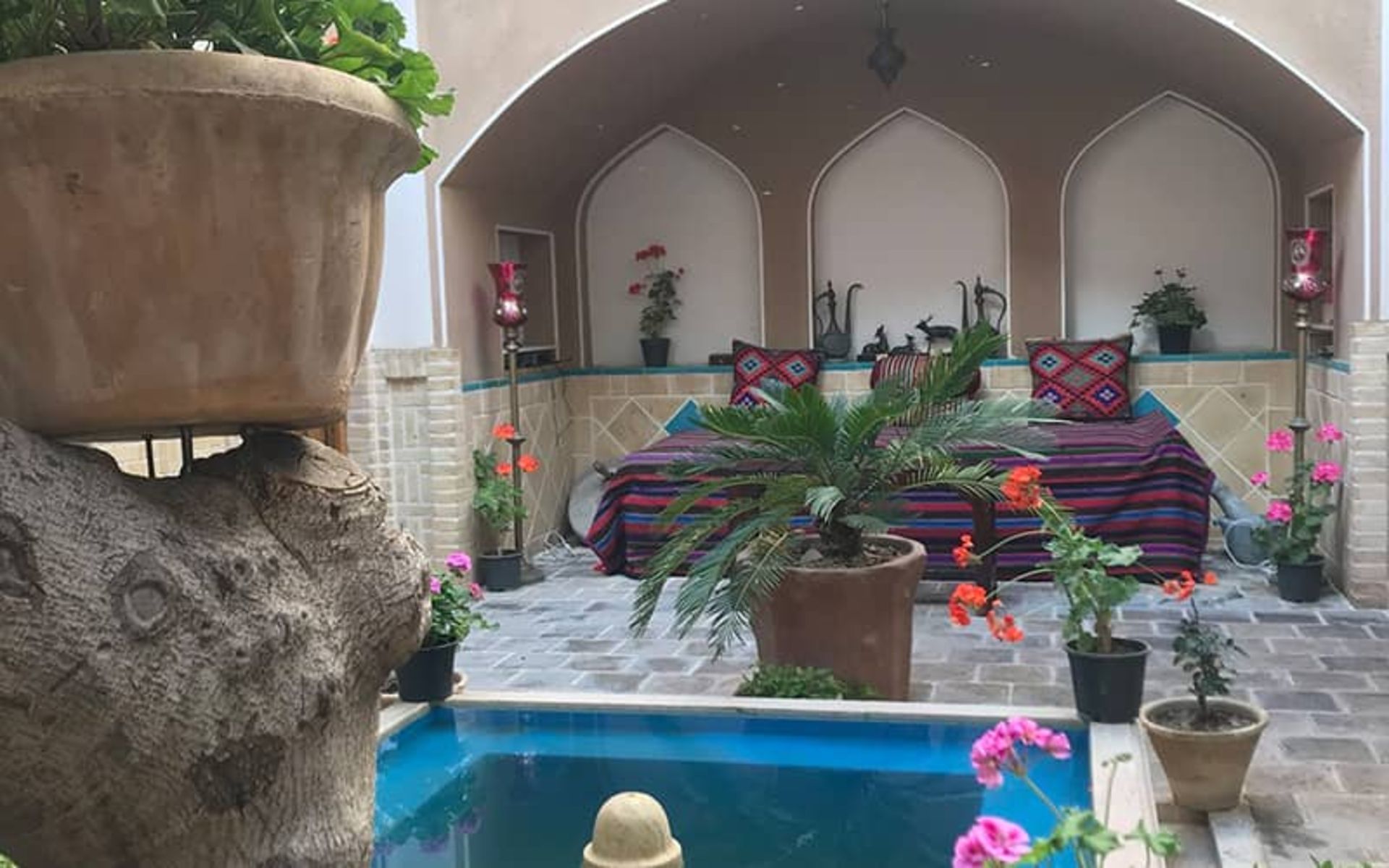 خانه تاریخی عادل (اقامتگاه سنتی نه چم)
