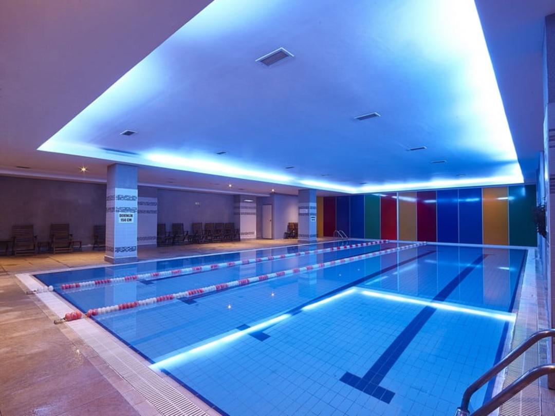 استخر و باشگاه ورزشی لذت استانبول (Njoy Sports Club Profilo)