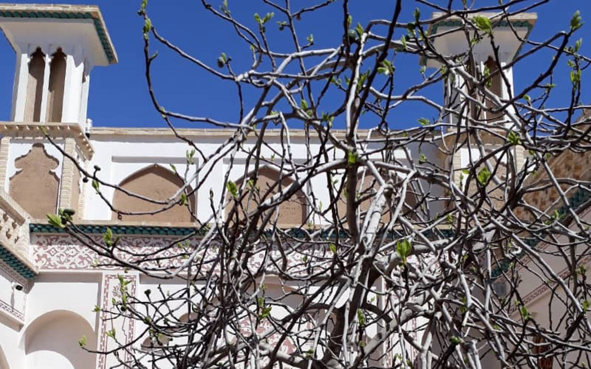 خانه تاریخی عادل (اقامتگاه سنتی نه چم)