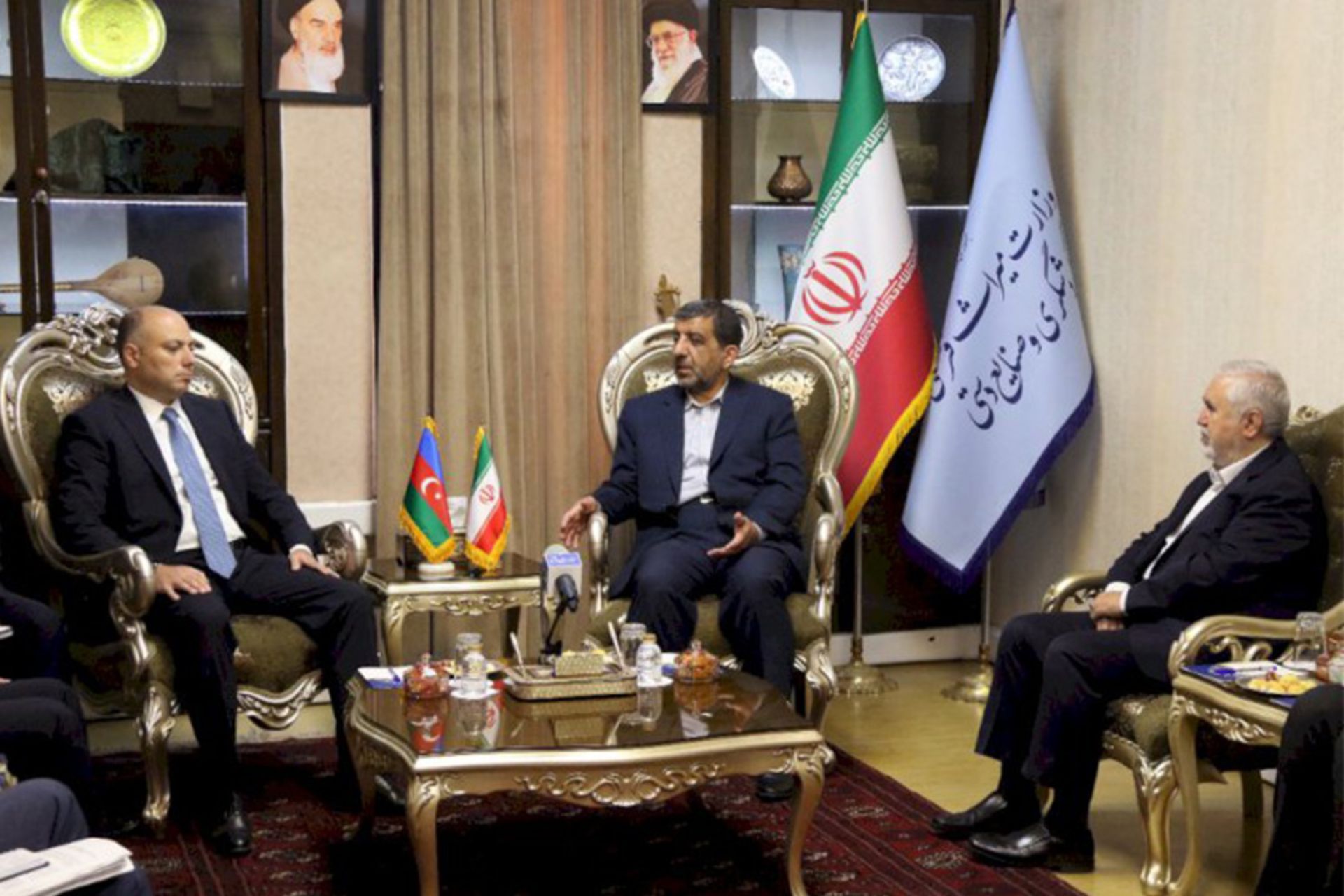 با آنار کریم اف وزیر فرهنگ جمهوری آذربایجان