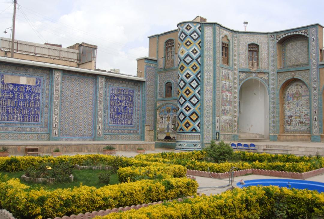 محوطه تکیه معاون الملک