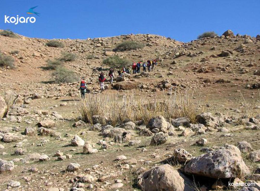 غارنوردان در مسیر غار کلماکره