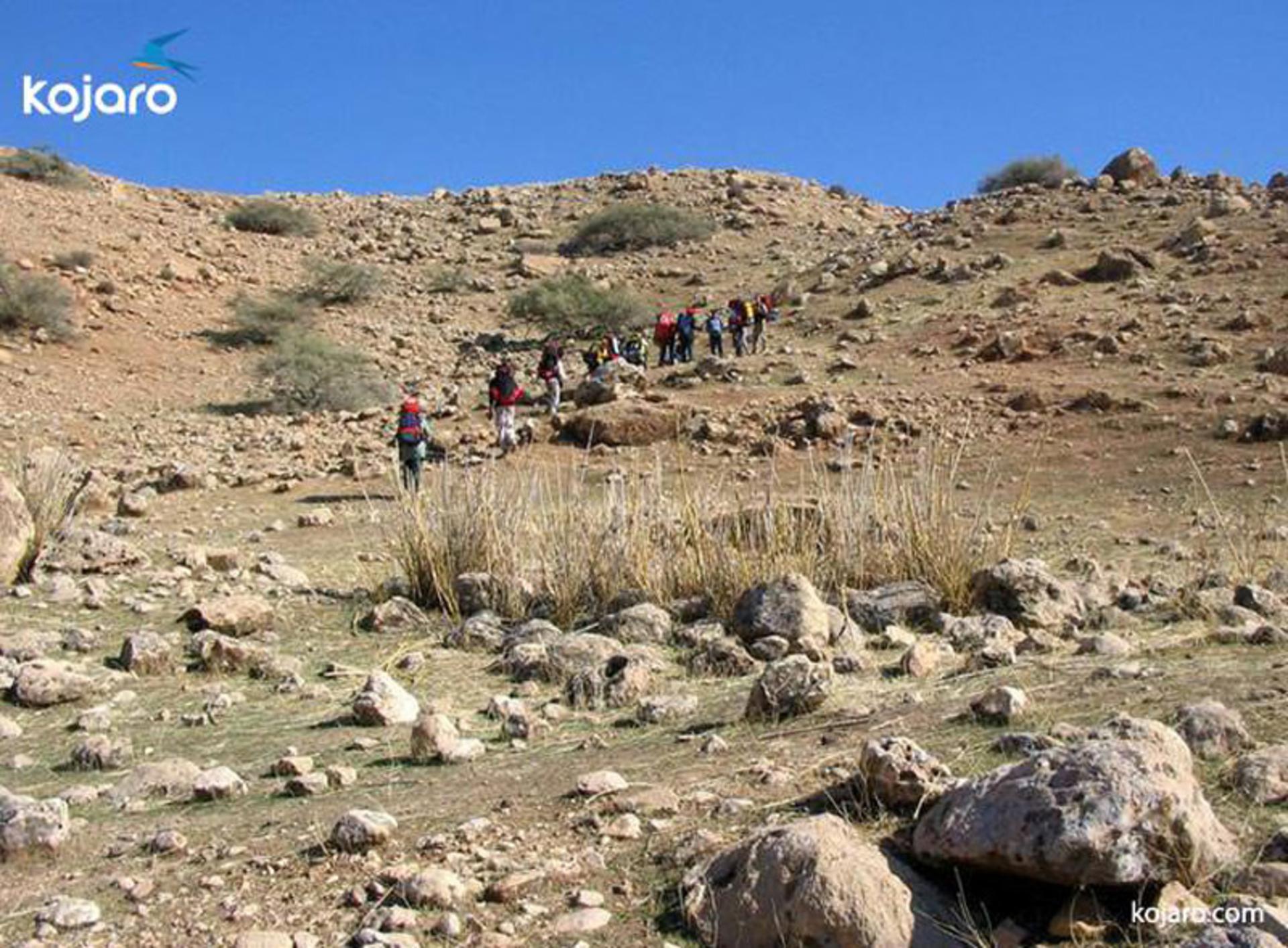 غارنوردان در مسیر غار کلماکره