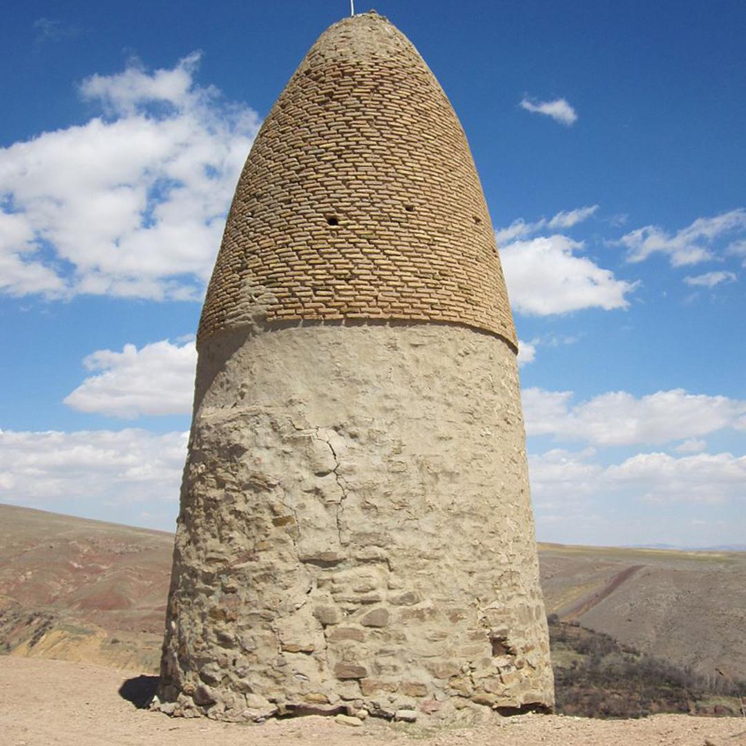 میل خویین و آسمان آبی