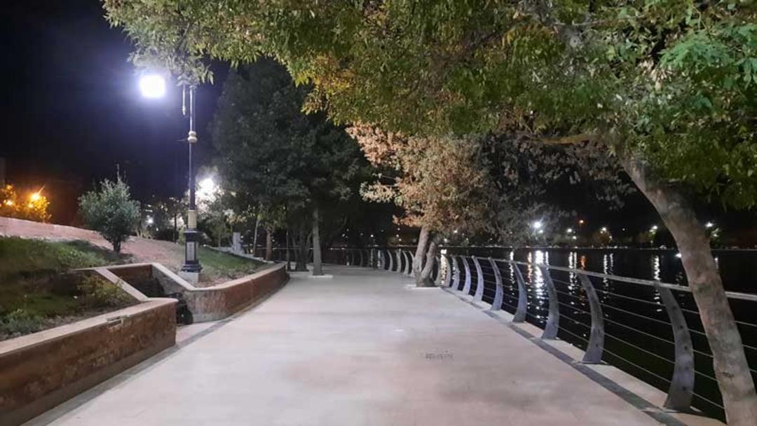 دریاچه کیو در شب