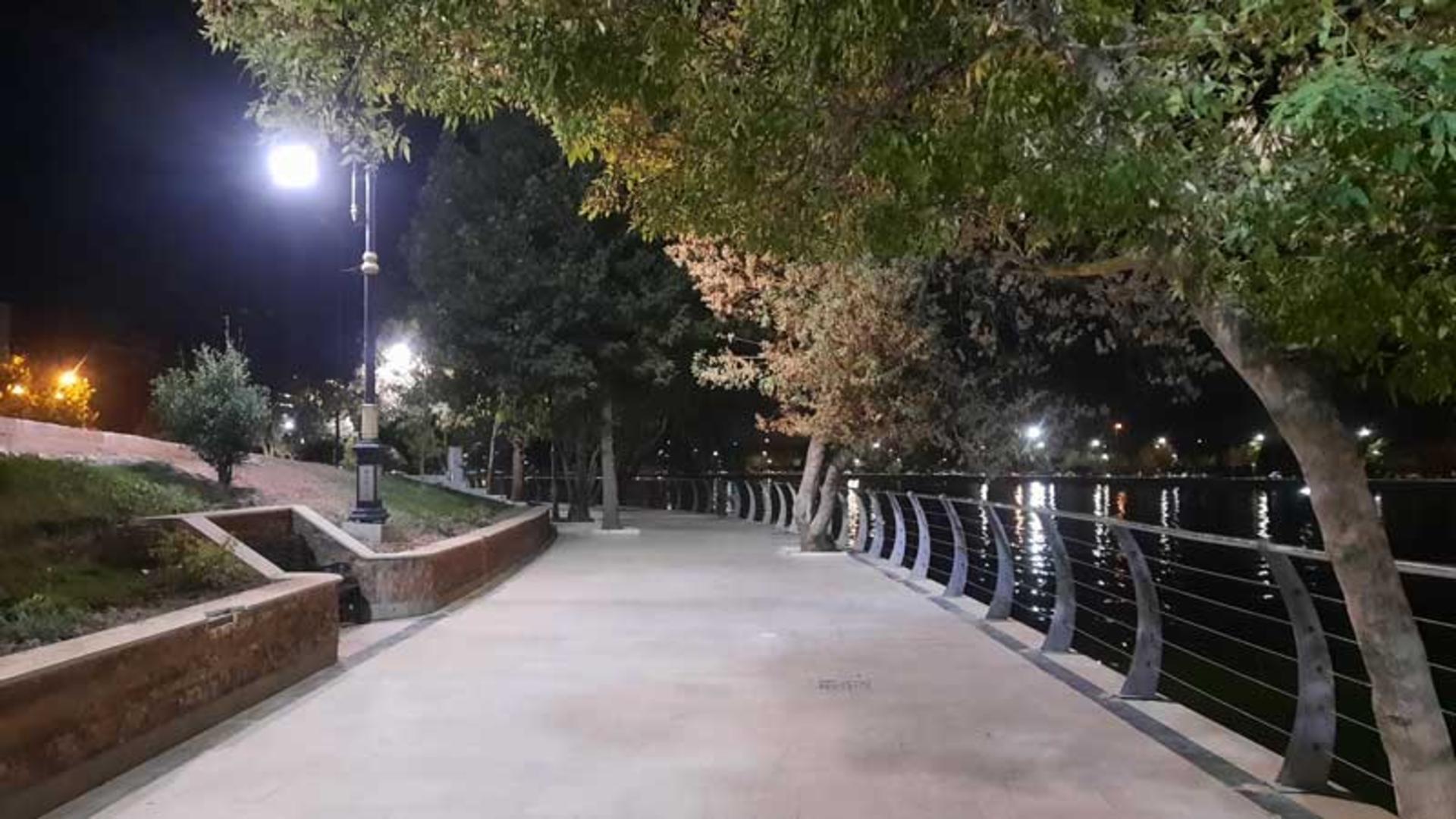 دریاچه کیو در شب