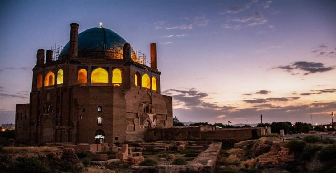 گنبد سلطانیه در شب