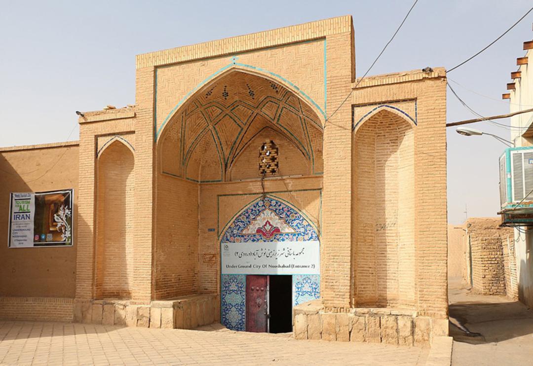 ورودی شهر زیرزمینی نوش آباد