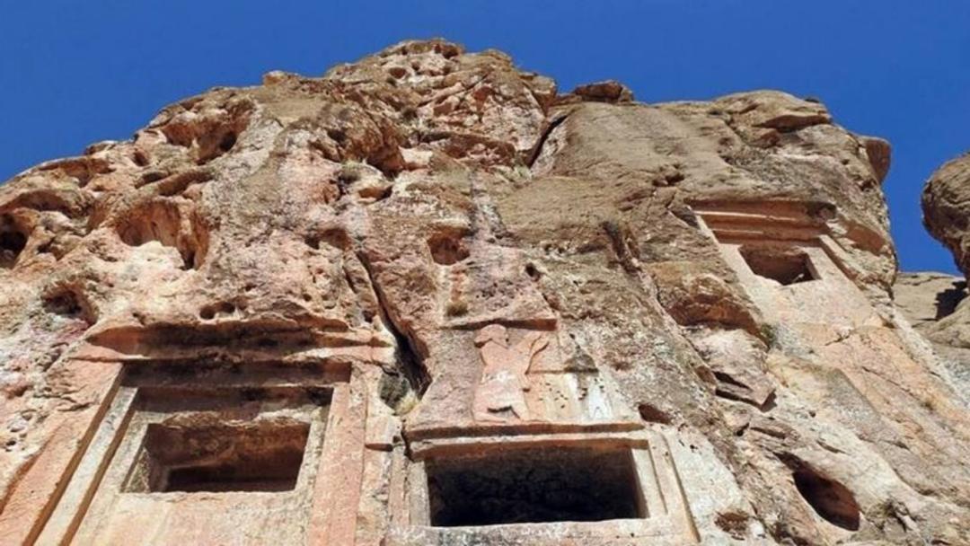 نمای پایینی گوردخمه اسحاقوند