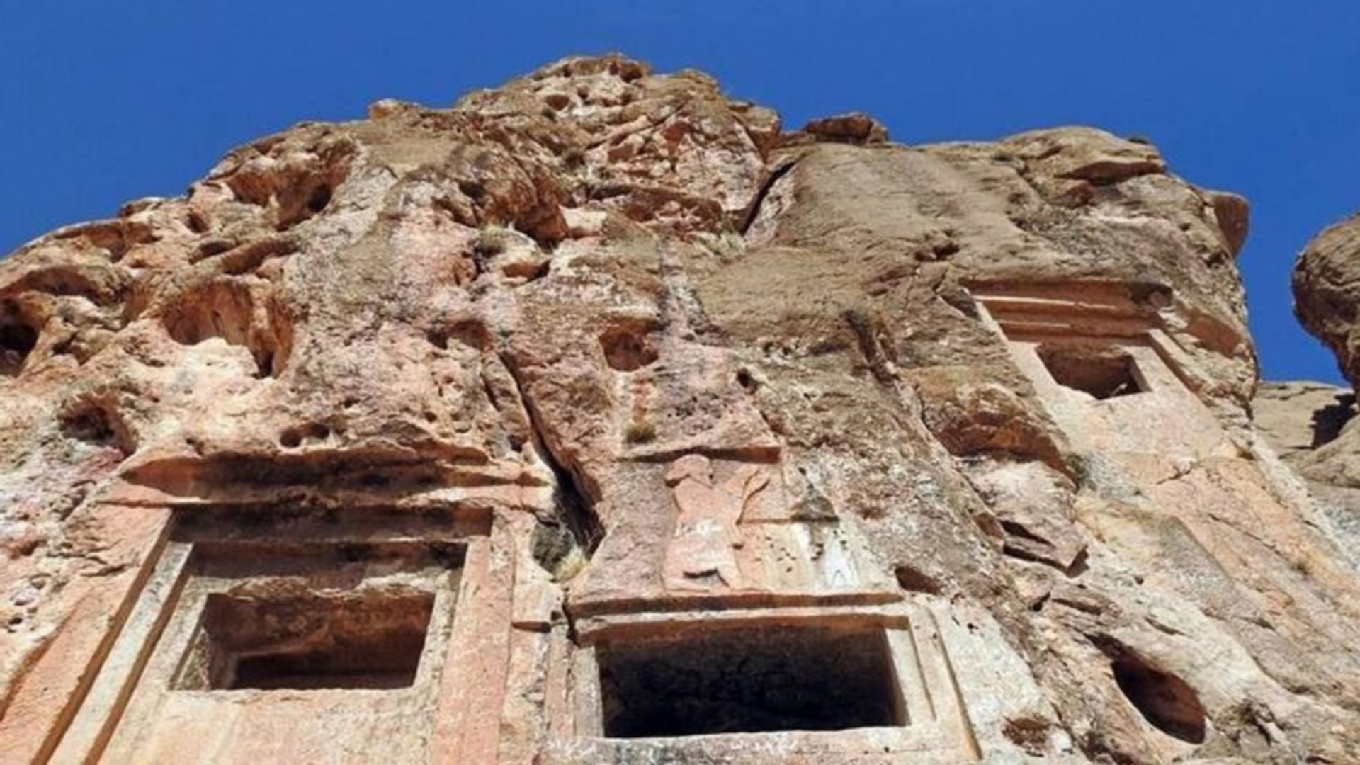 نمای پایینی گوردخمه اسحاقوند