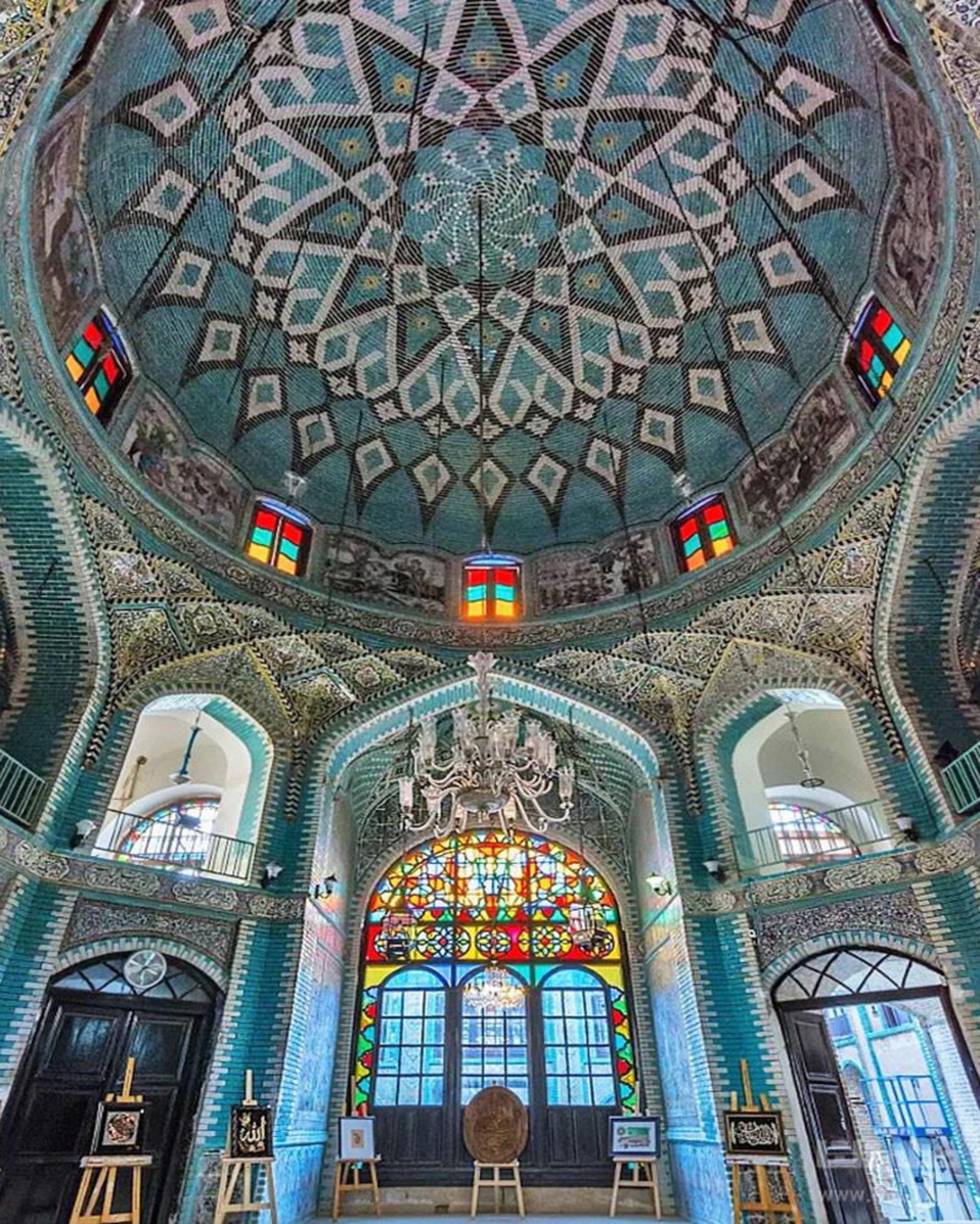 معماری داخلی تکیه معاون الملک