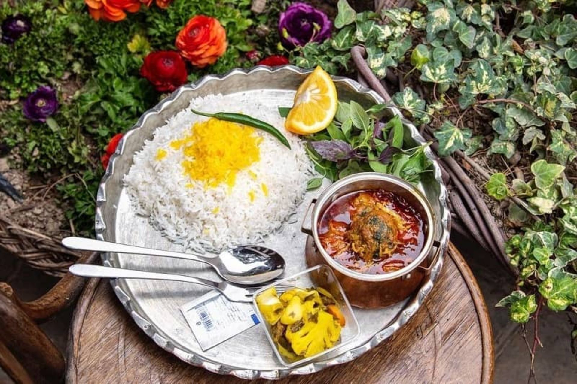 کافه عمارت نمکدان اصفهان