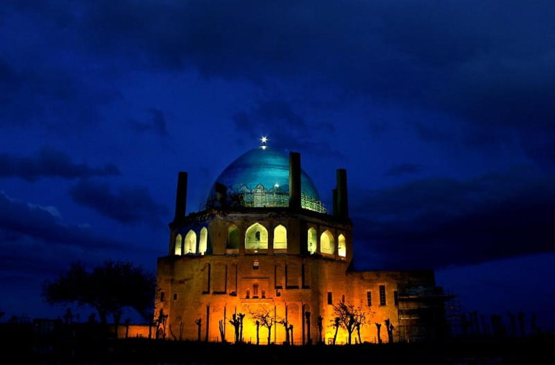 گنبد سلطانیه زنجان در شب