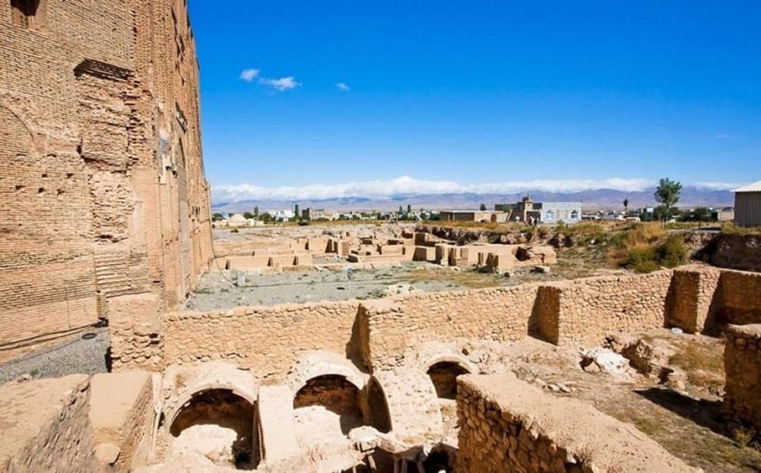 سازه‌های از میان رفته گنبد سلطانیه