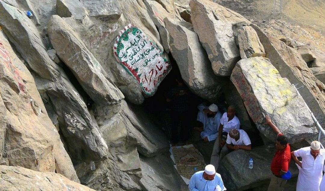غار حرا از بیرون آن