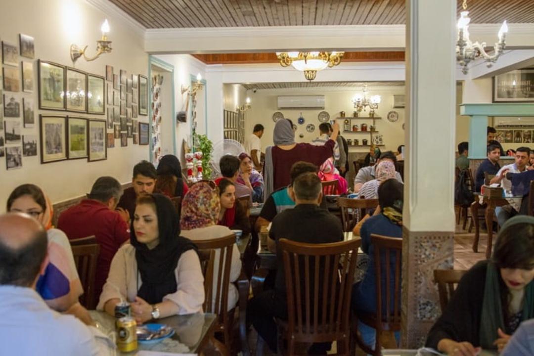 داخل رستوران شورکولی