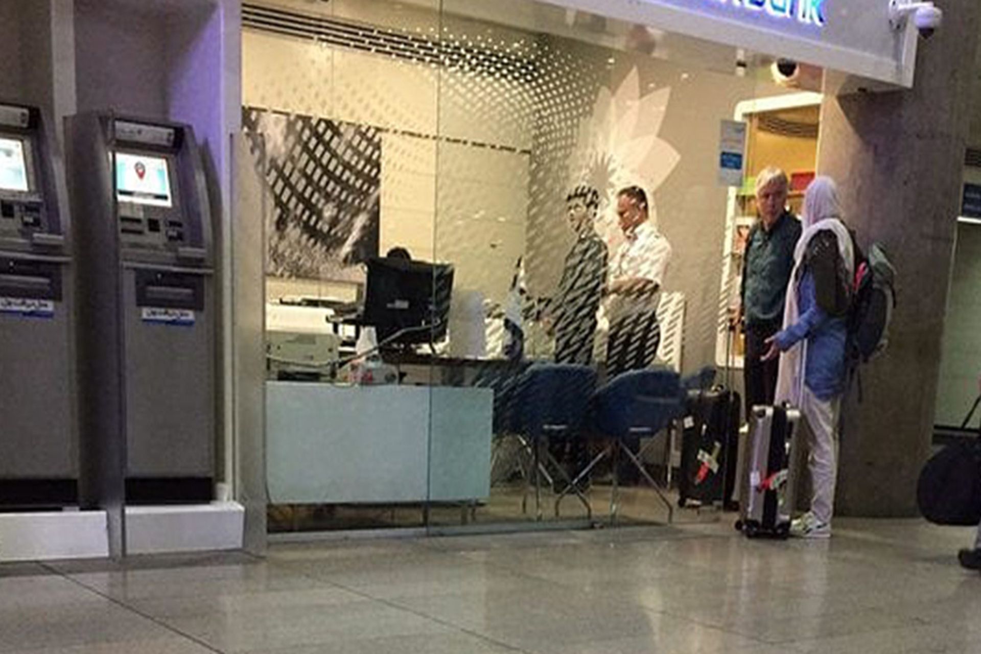 گردشگر خارجی در فرودگاه امام