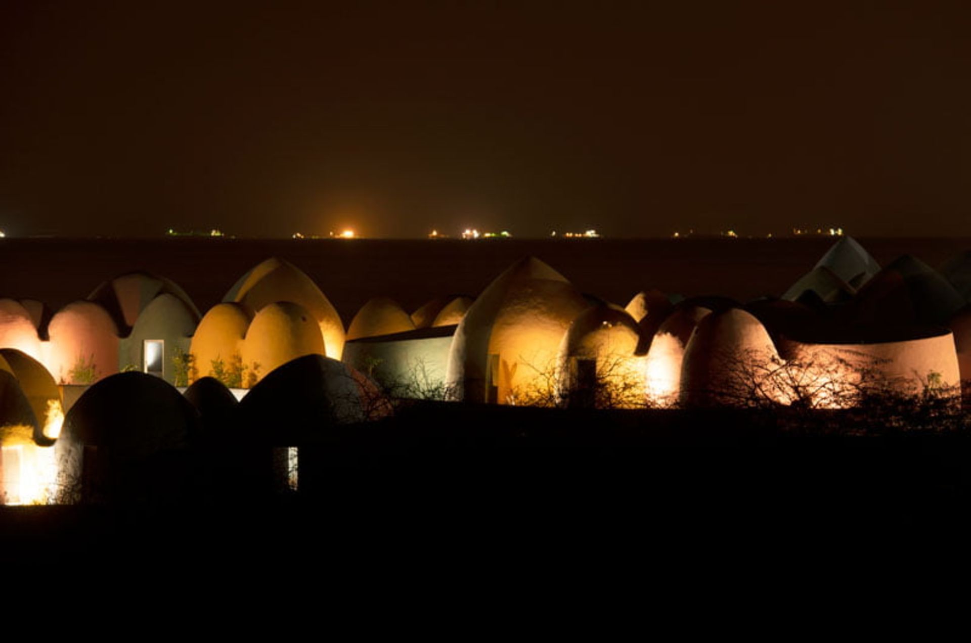 اقامتگاه ماجرا در شب