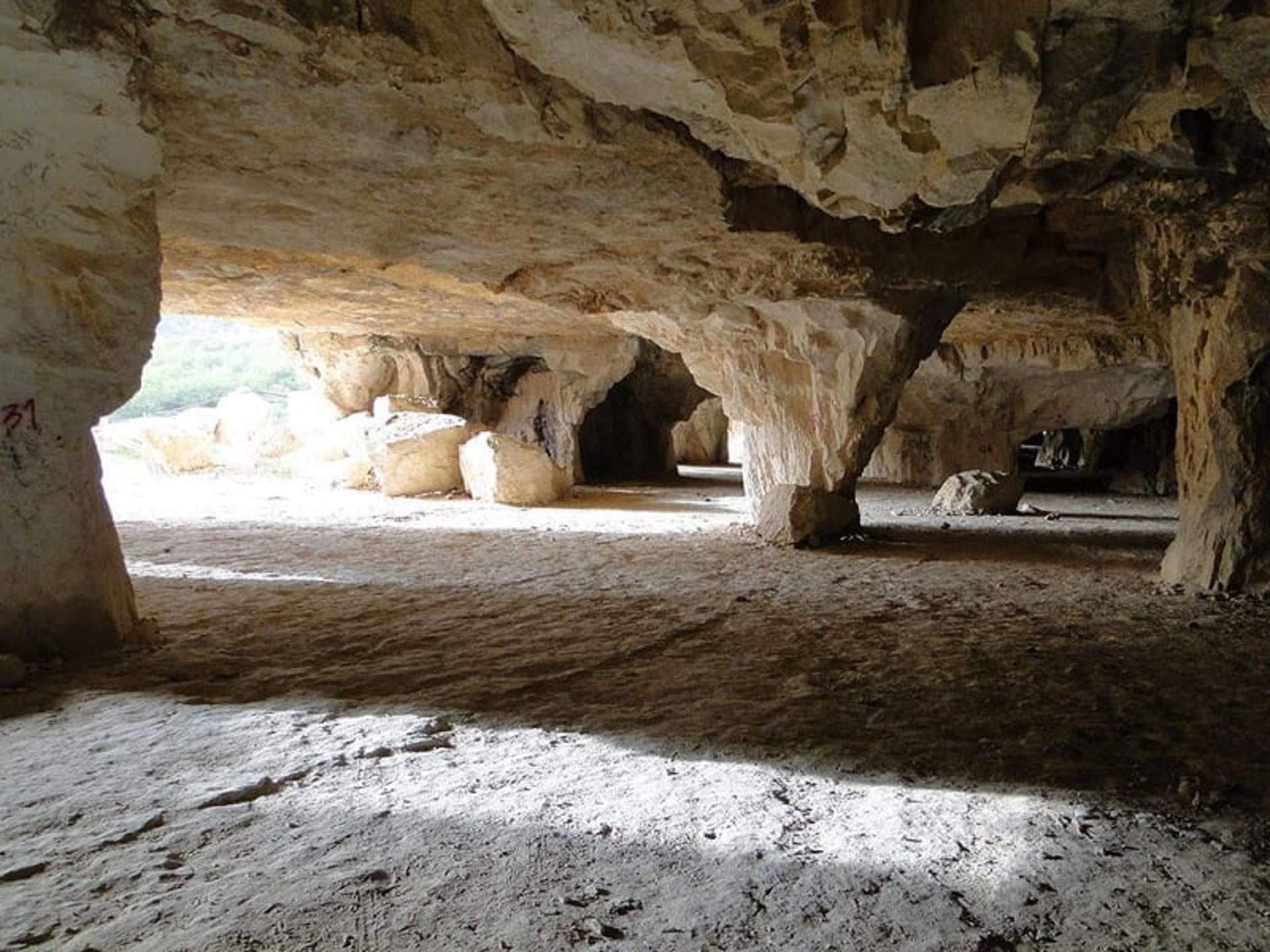 ارتفاع غار سنگ اشکن